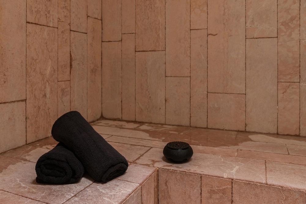 Hotel Spa La Romana, The Originals Relais Bagian luar foto