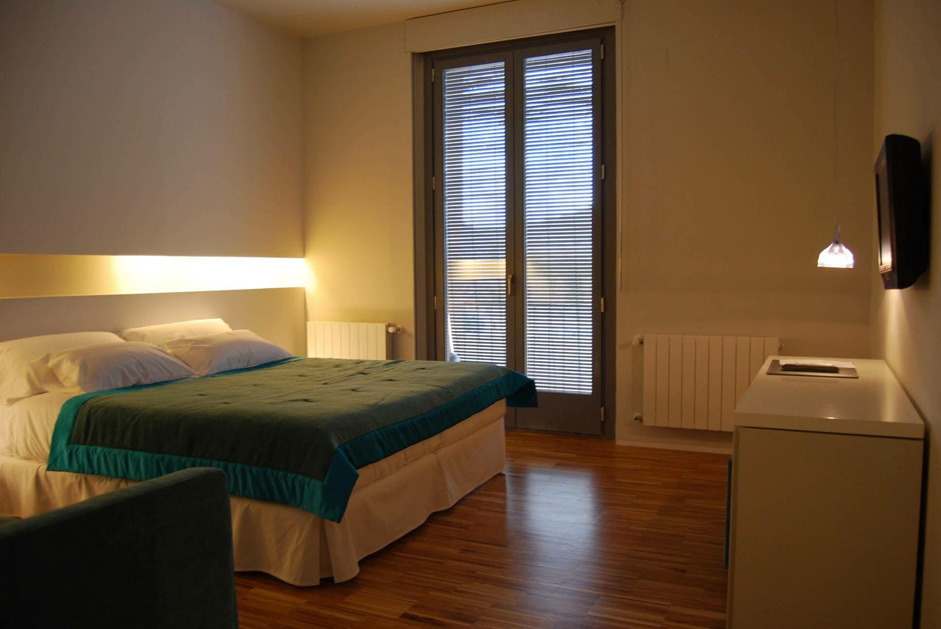 Hotel Spa La Romana, The Originals Relais Bagian luar foto